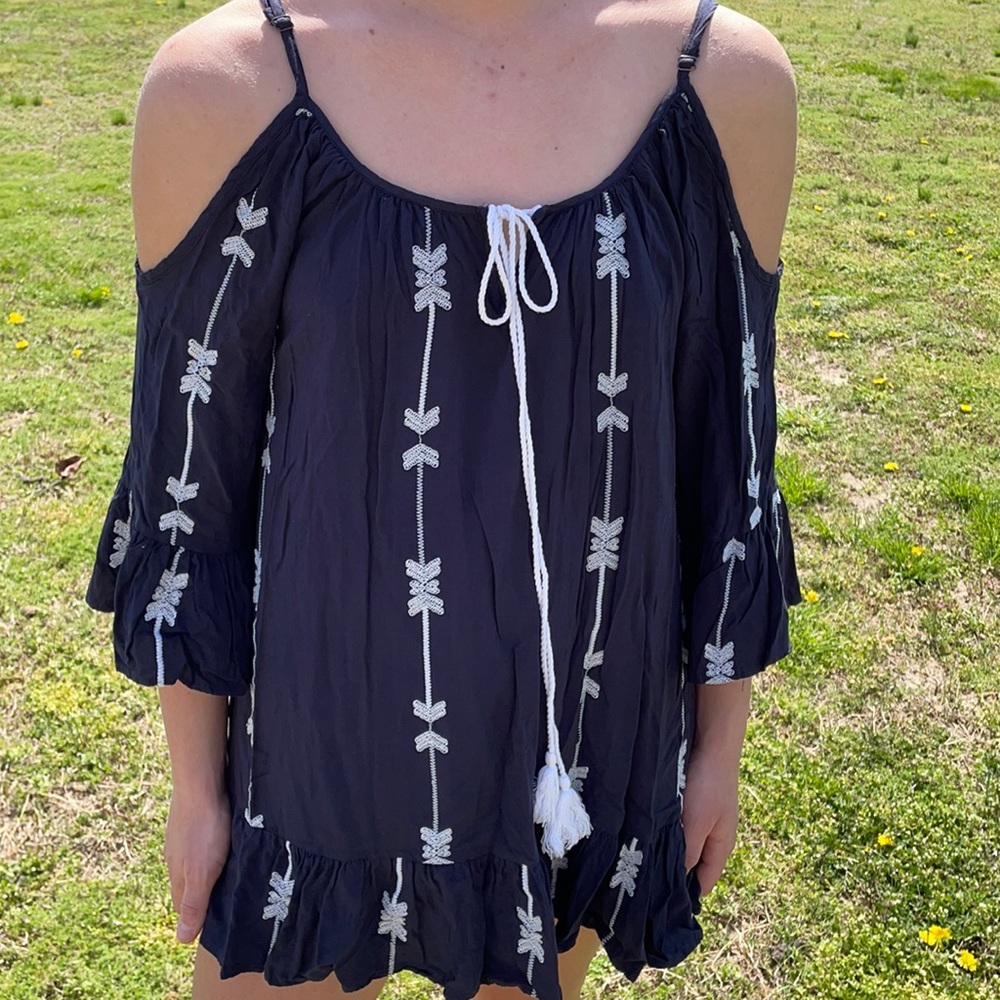 Beach tunic blue and white detail
